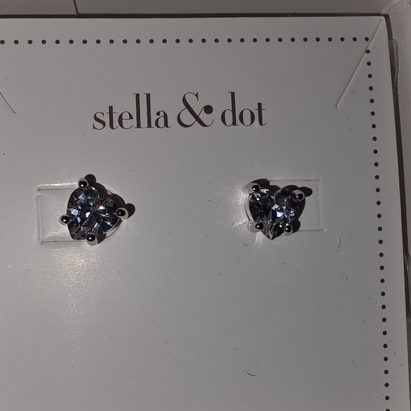 Stella & Dot Jewelry - Stella & Dot Heart Shaped Sparkle Studs New In Box